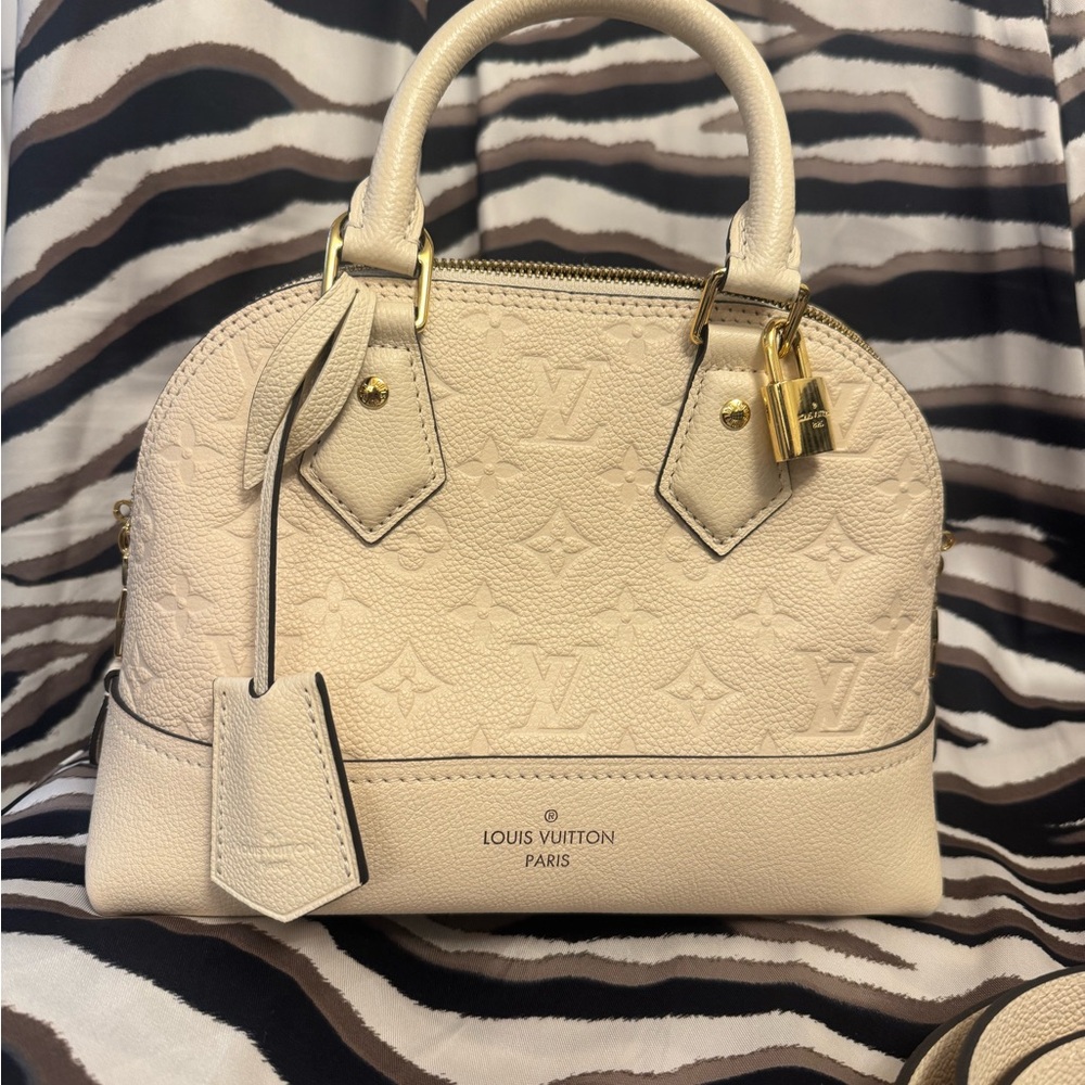 Louis Vuitton Empreinte Neo Alma BB in cream :) - Picture 3 of 17